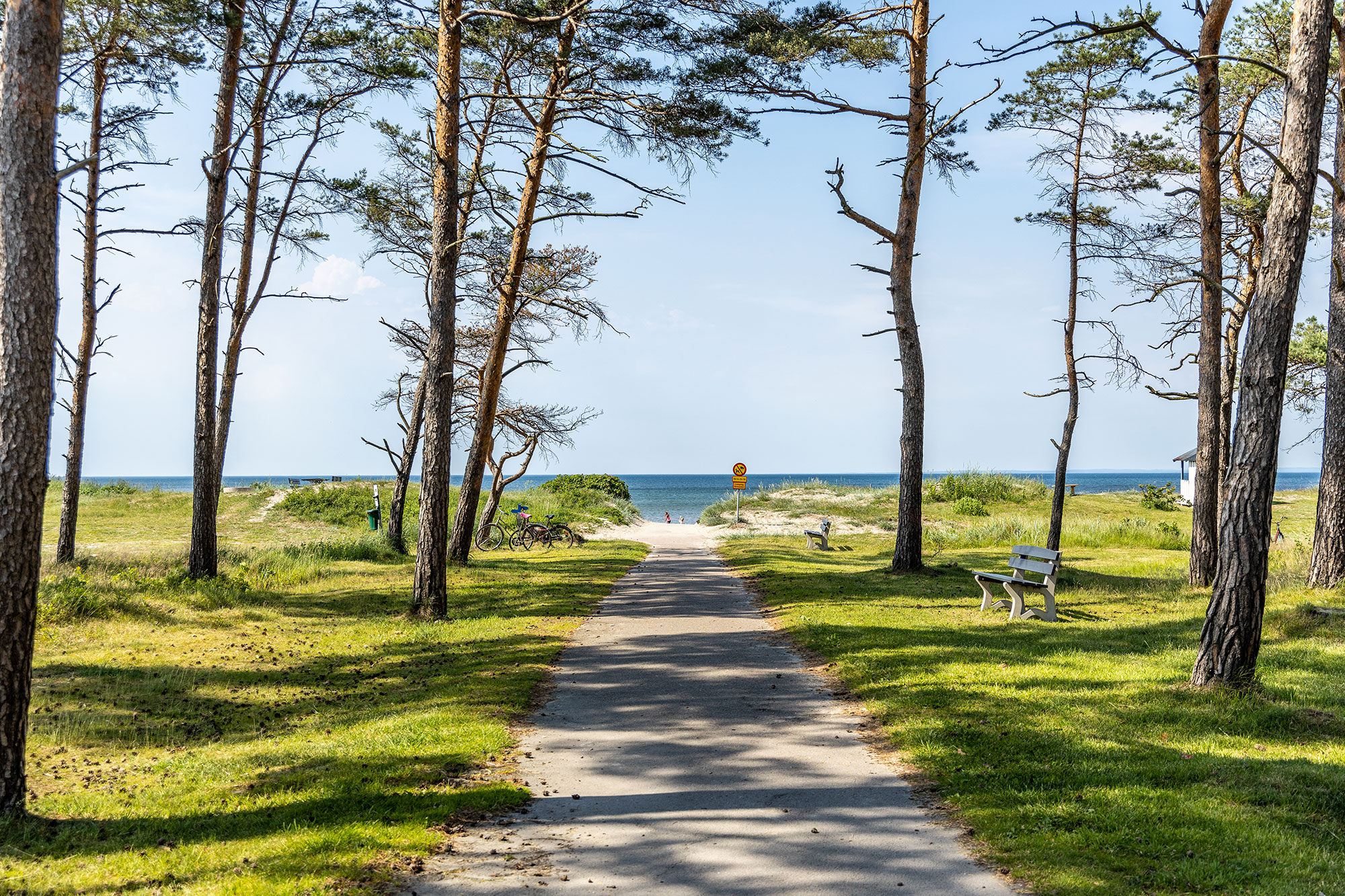 Chemin vers la mer depuis le Riviera Strand Hotel